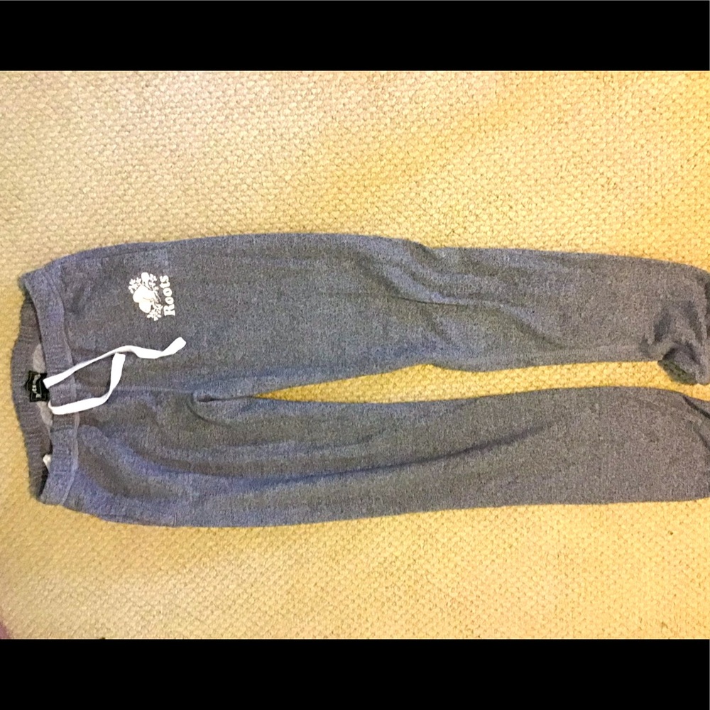Roots woman’s comfy sweatpants size small